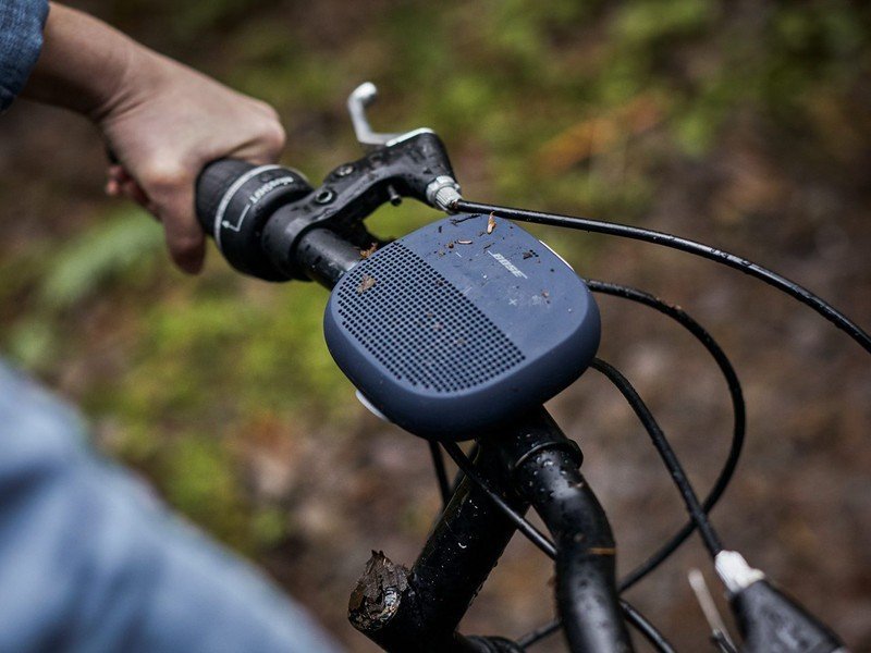 bose soundlink speaker on bike