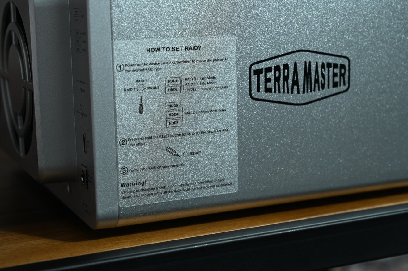 Some of the TerraMaster D5-300C RAID instructions.