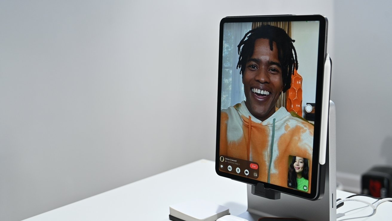 FaceTime in portrait orientation with StudioDock