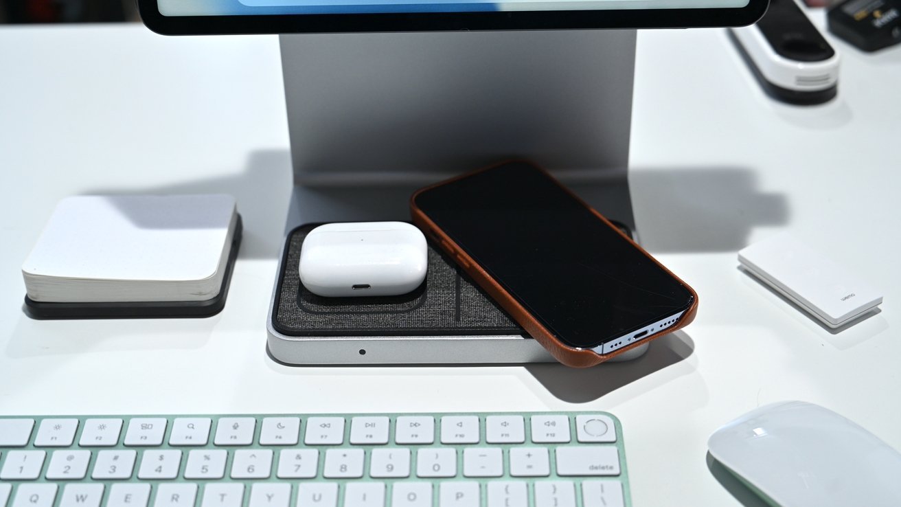 Dual wireless chargers on the Kensington StudioDock