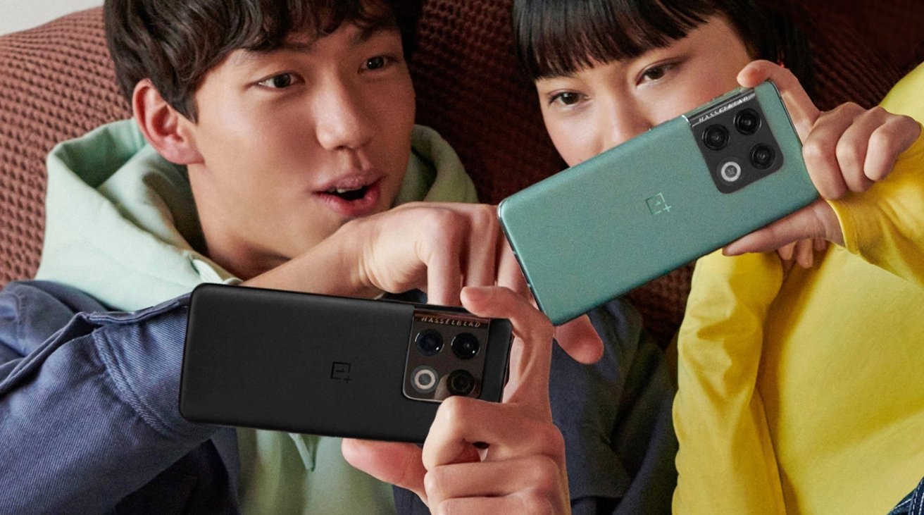 For the moment, the OnePlus 10 Pro is available only in China.
