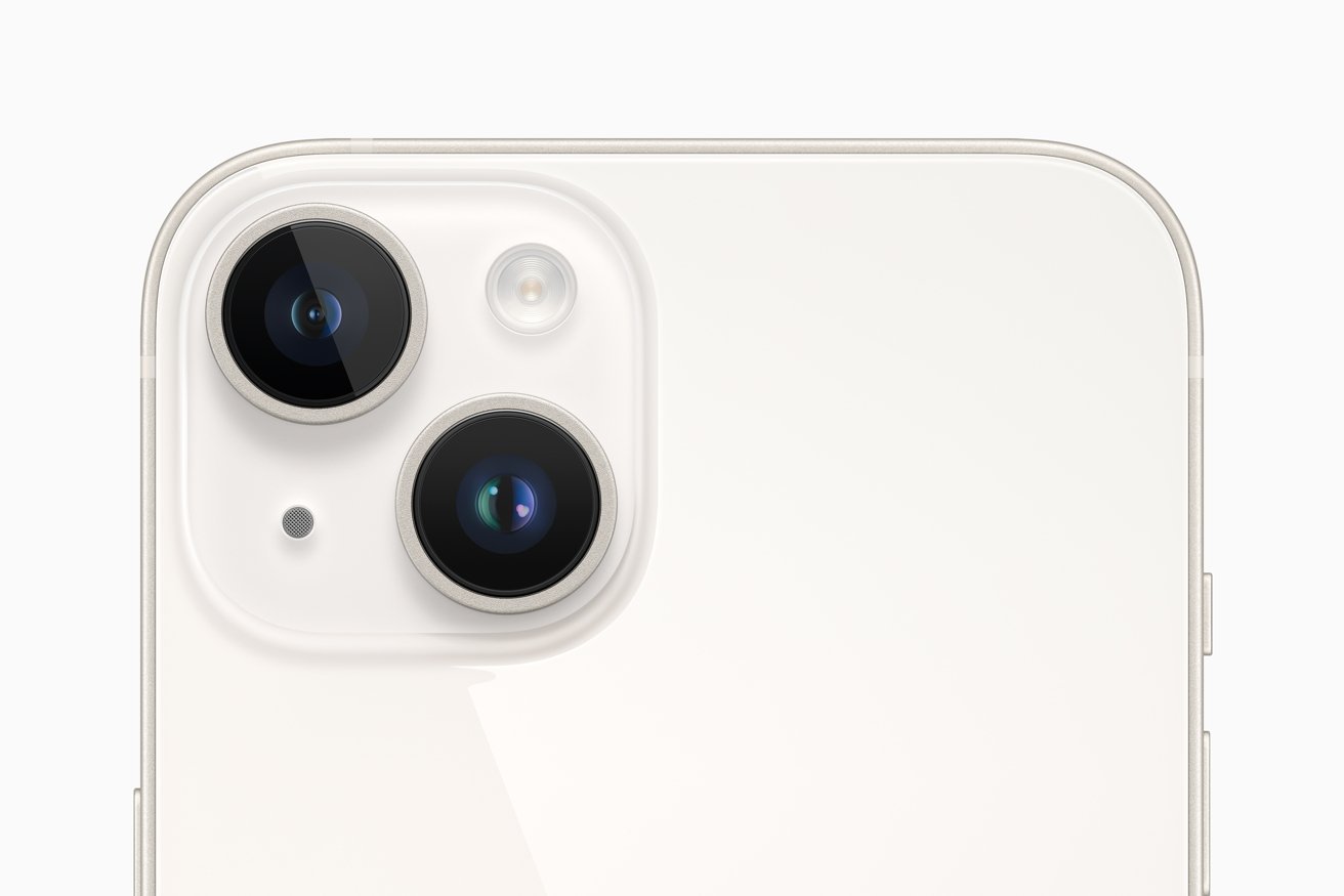 There's two cameras on the back of the iPhone 14, one on the iPhone SE.