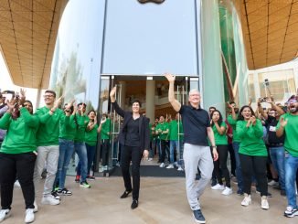 Apple BKC now open in Mumbai