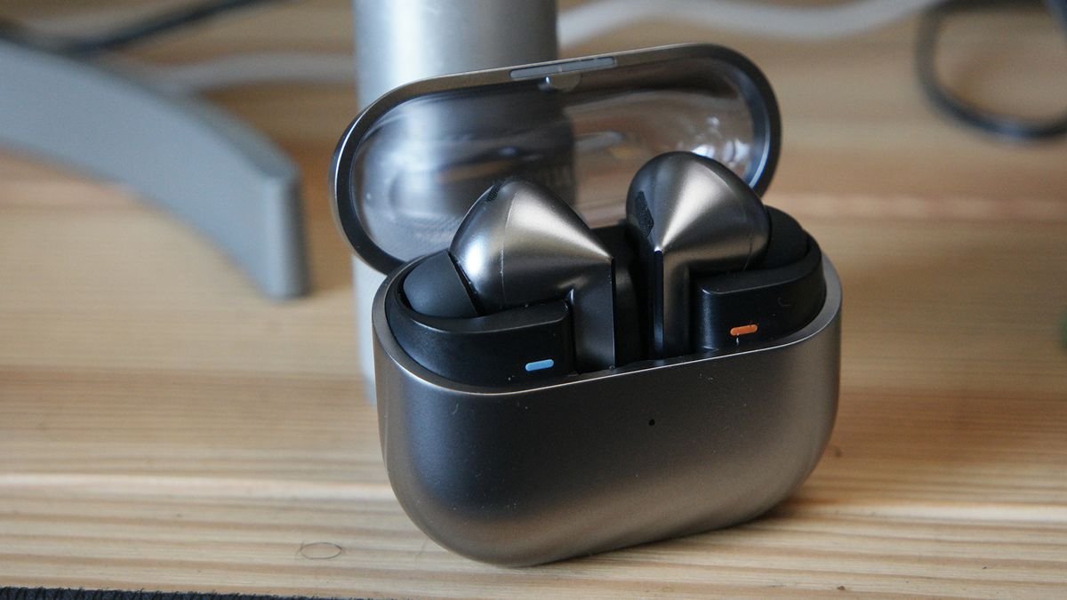Samsung is considering releasing high-fidelity wireless earbuds that utilize ultra-wideband