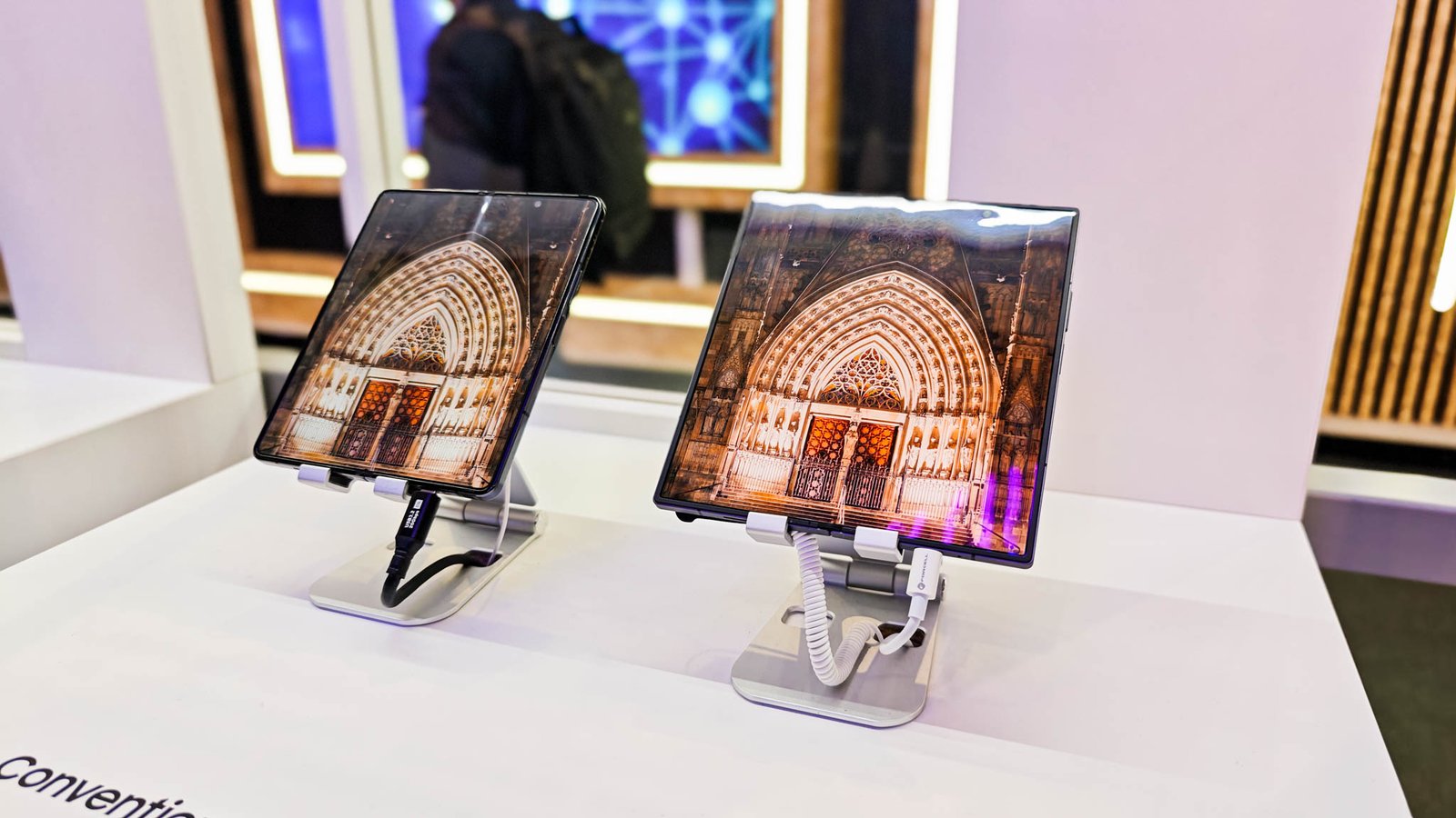 Samsung demoing a creaseless panel next to Galaxy Z Fold 6 at MWC 2025