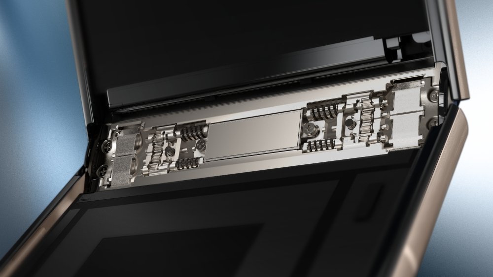 Razr Ultra 2025 titanium hinge