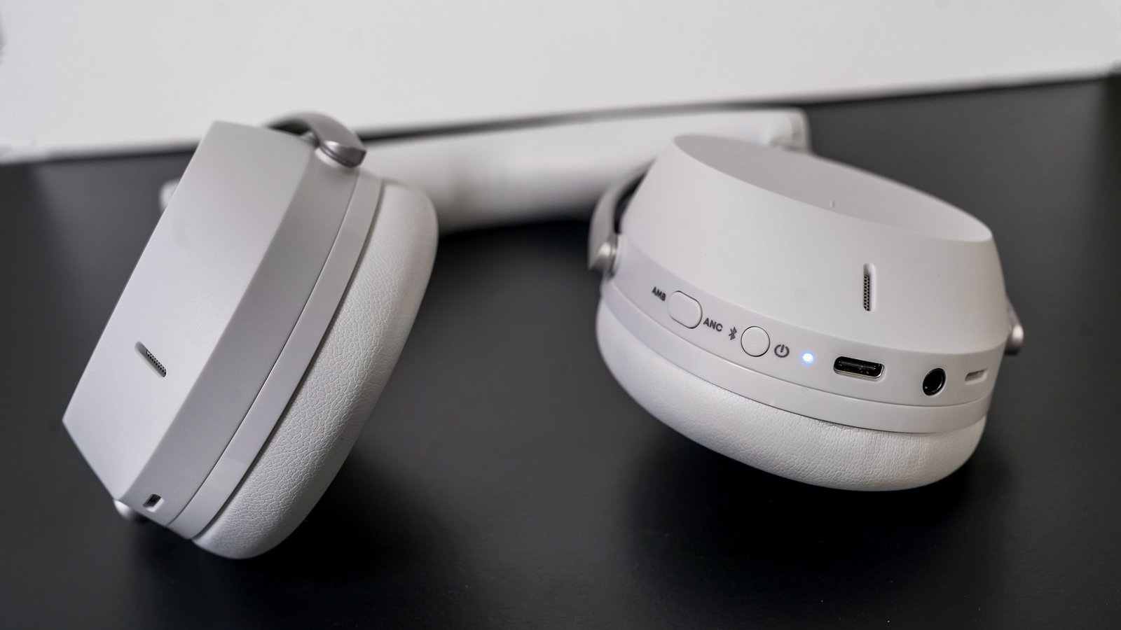 Beyerdynamic Aventho 300 showing buttons and ports.