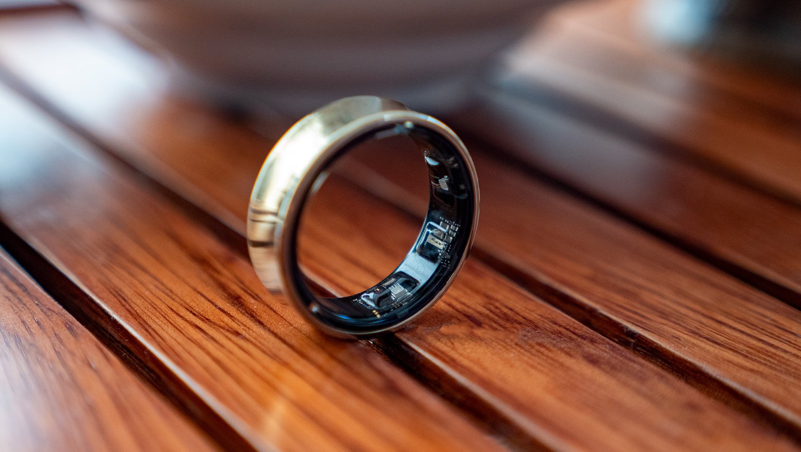Insight into the electronics of the gold Samsung Galaxy Ring
