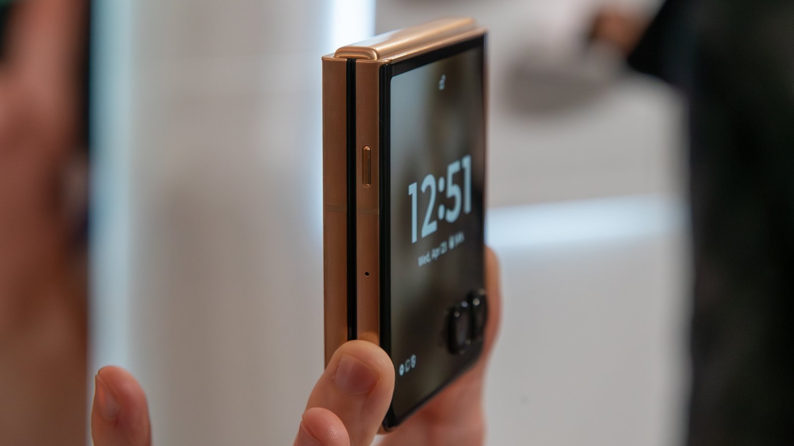 The Razr Ultra 2025 AI key