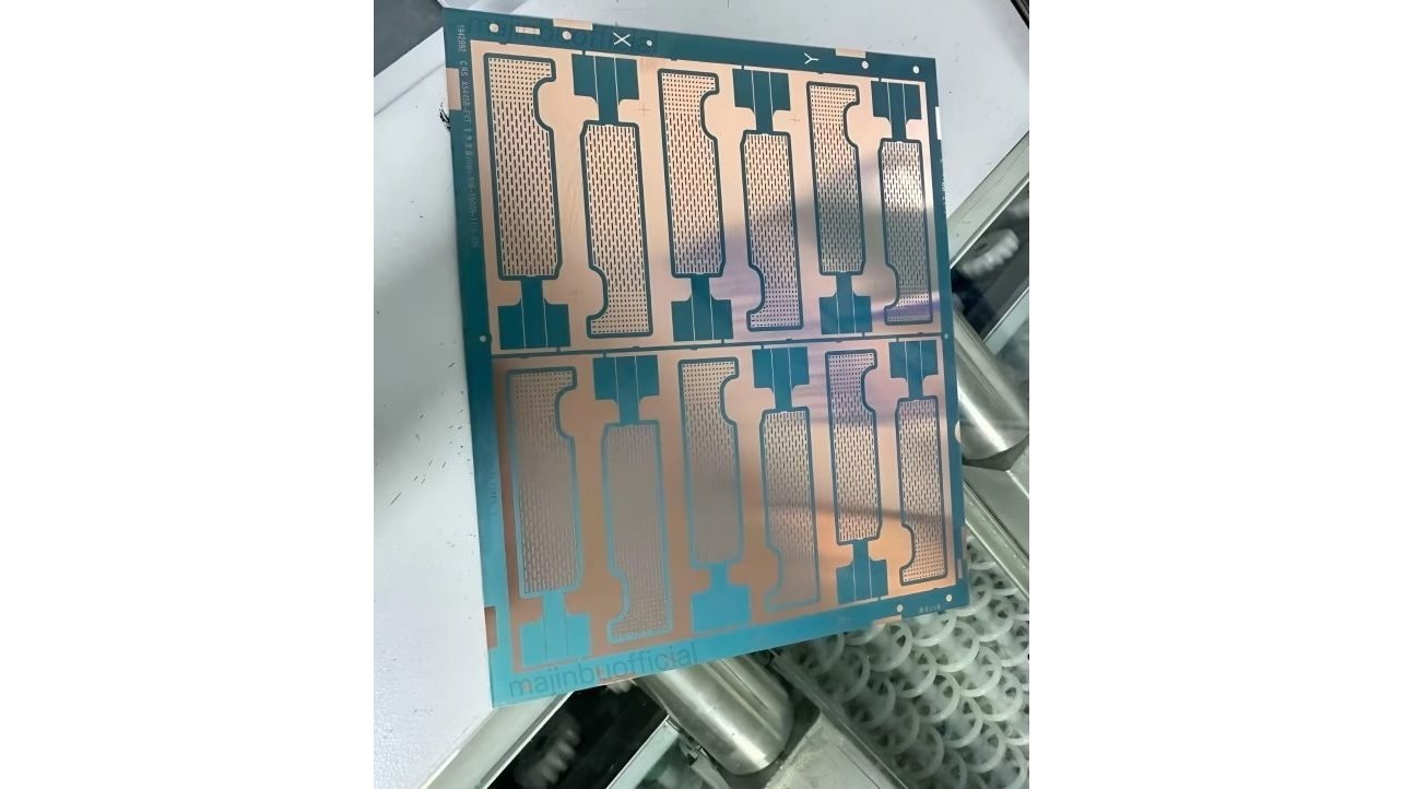 Detailed thermal plate with copper pathways and blue borders, alongside cylindrical components.